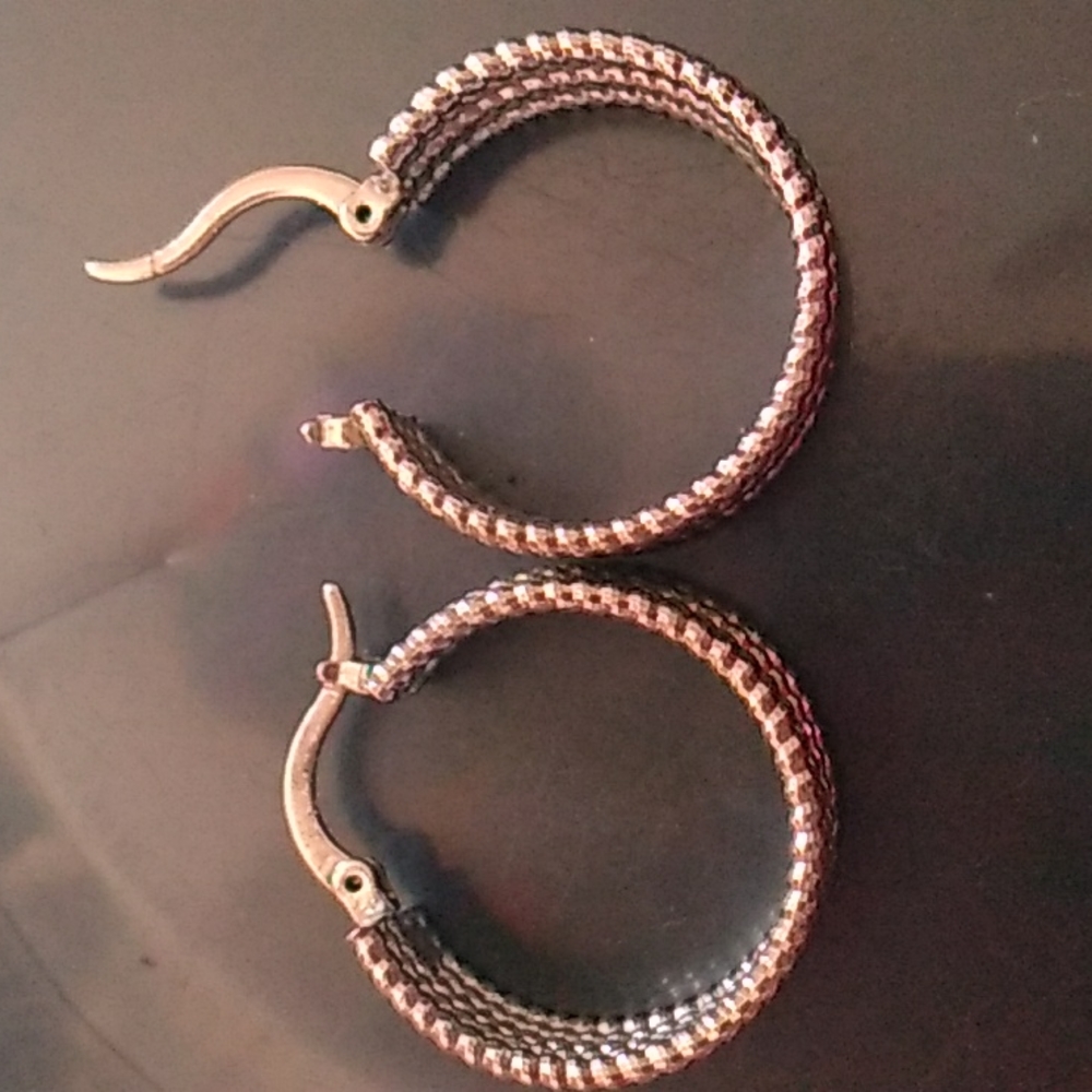 WOMEN'S HOOP EARRINGS